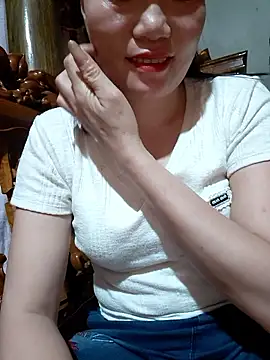 Snapshot of -Trici- chatting on 06-18-26, 10:25 -Trici- online show from 06-18-26, 10:25