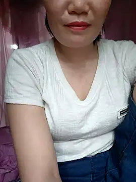 Snapshot of -Trici- chatting on 06-19-26, 10:52 -Trici- online show from 06-19-26, 10:52