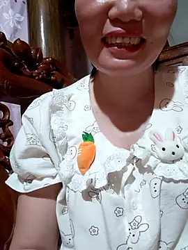 Snapshot of -Trici- chatting on 06-20-26, 11:24 -Trici- online show from 06-20-26, 11:24
