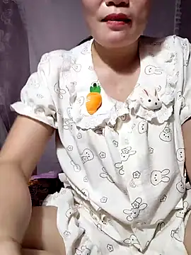 Snapshot of -Trici- chatting on 06-21-26, 02:08 -Trici- online show from 06-21-26, 02:08