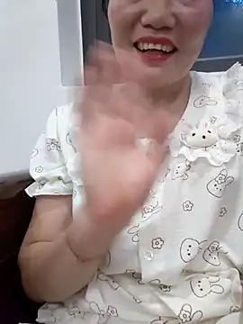 Snapshot of -Trici- chatting on 06-26-26, 11:47 -Trici- online show from 06-26-26, 11:47