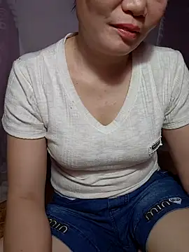 Snapshot of -Trici- chatting on 06-26-26, 11:53 -Trici- online show from 06-26-26, 11:53