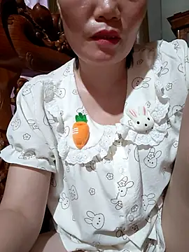 Snapshot of -Trici- chatting on 06-29-26, 11:32 -Trici- online show from 06-29-26, 11:32