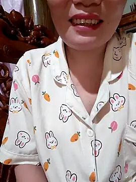Snapshot of -Trici- chatting on 06-30-26, 01:17 -Trici- online show from 06-30-26, 01:17