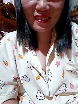 Snapshot of -Trici- chatting on 07-04-26, 04:02 -Trici- online show from 07-04-26, 04:02