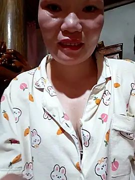 Snapshot of -Trici- chatting on 07-05-26, 11:01 -Trici- online show from 07-05-26, 11:01