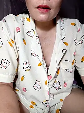 Snapshot of -Trici- chatting on 07-10-26, 08:33 -Trici- online show from 07-10-26, 08:33