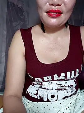Snapshot of -Trici- chatting on 07-13-26, 07:49 -Trici- online show from 07-13-26, 07:49