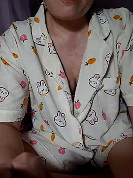 Snapshot of -Trici- chatting on 07-14-26, 10:26 -Trici- online show from 07-14-26, 10:26