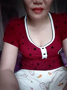 Snapshot of -Trici- chatting on 07-15-26, 10:31 -Trici- online show from 07-15-26, 10:31