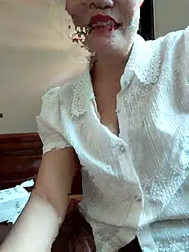 Snapshot of -Trici- chatting on 07-22-26, 03:31 -Trici- online show from 07-22-26, 03:31