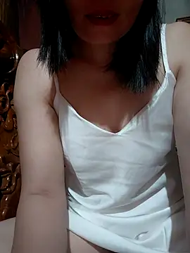 Snapshot of -Trici- chatting on 07-25-26, 11:24 -Trici- online show from 07-25-26, 11:24