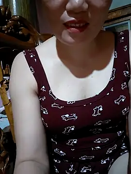 Snapshot of -Trici- chatting on 07-27-26, 12:23 -Trici- online show from 07-27-26, 12:23