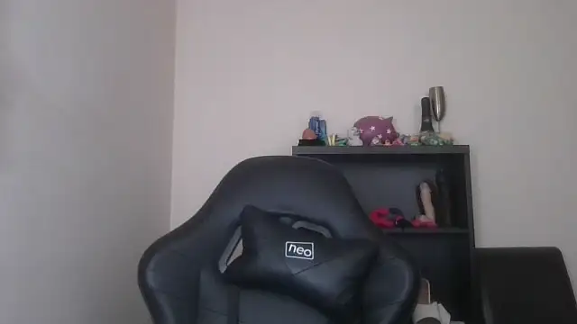 Snapshot of LouiseLovell chatting on 07-08-26, 06:34 LouiseLovell online show from 07-08-26, 06:34
