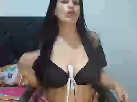 Snapshot of KarolRodr chatting on 05-15-26, 05:58 KarolRodr online show from 05-15-26, 05:58
