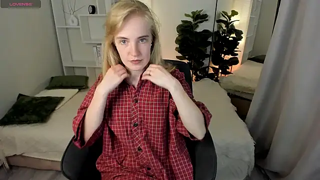 Snapshot of IrmaRonn chatting on 05-18-26, 08:31 IrmaRonn online show from 05-18-26, 08:31