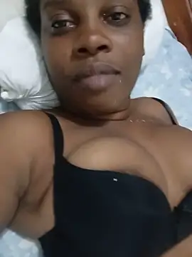 Snapshot of momspretty chatting on 05-13-26, 04:32 momspretty online show from 05-13-26, 04:32