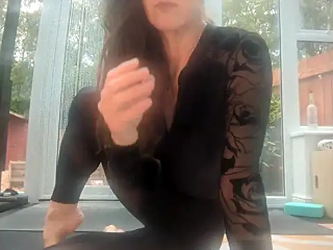 Snapshot of Lady_T_ chatting on 05-19-26, 11:27 Lady T online show from 05-19-26, 11:27