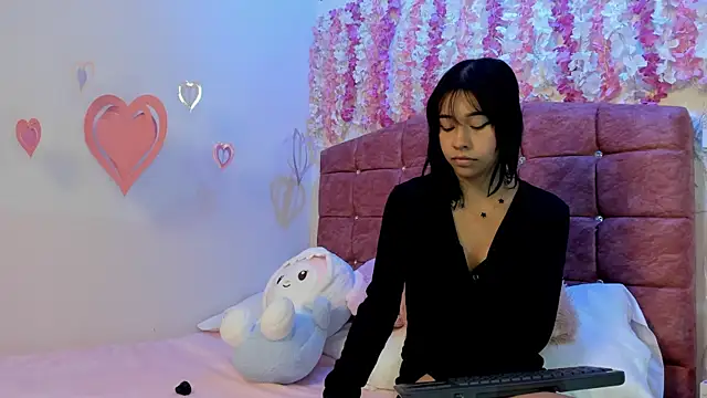 Naomy Bloom online show from 05-13-26, 07:22
