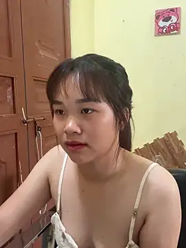 Lili 019 online show from 05-18-26, 07:03