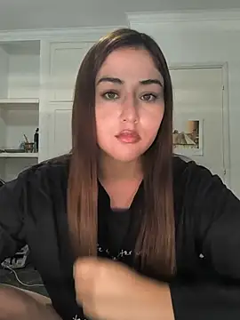 Snapshot of nicole34-44 chatting on 05-10-26, 05:18 nicole34-44 online show from 05-10-26, 05:18