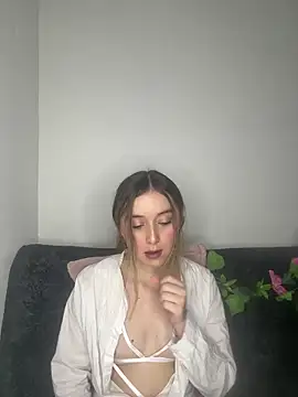 Sarisloves online show from 06-17-26, 01:08