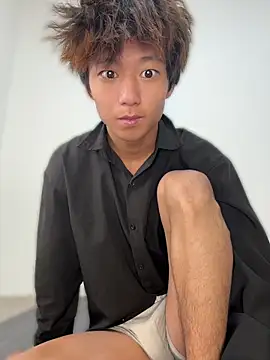Snapshot of luo-77 chatting on 05-18-26, 12:22 luo-77 online show from 05-18-26, 12:22