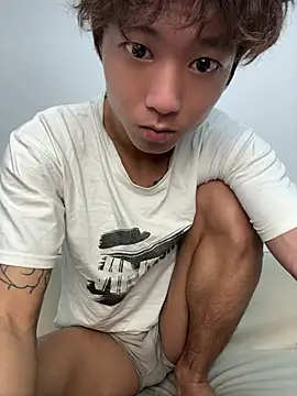 Snapshot of luo-77 chatting on 06-05-26, 02:01 luo-77 online show from 06-05-26, 02:01