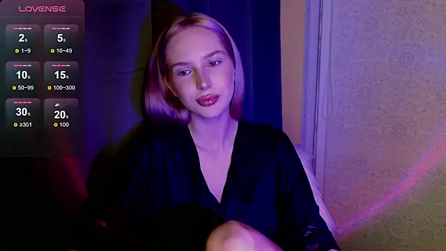 Snapshot of MichelleVelour chatting on 05-20-26, 05:30 MichelleVelour online show from 05-20-26, 05:30