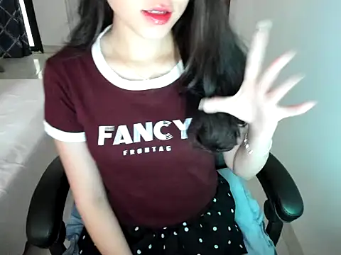 Linh smile  online show from 06-30-26, 08:26