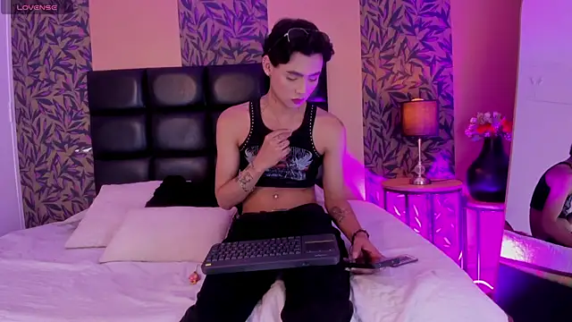 Snapshot of tian_sex chatting on 06-18-26, 10:47 tian sex online show from 06-18-26, 10:47