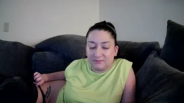 Snapshot of Hottie90210 chatting on 05-10-26, 08:41 Hottie90210 online show from 05-10-26, 08:41