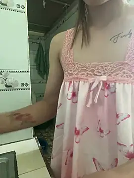 Snapshot of Vi_sexyy chatting on 06-15-26, 04:47 Vi sexyy online show from 06-15-26, 04:47