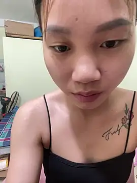 Snapshot of Vi_sexyy chatting on 06-18-26, 09:25 Vi sexyy online show from 06-18-26, 09:25