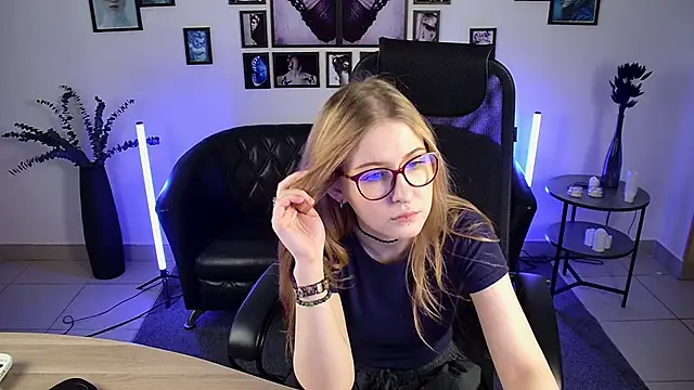 lanafitch online show from 06-11-26, 10:24