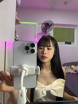 Snapshot of Lov3lily chatting on 06-08-26, 10:15 Lov3lily online show from 06-08-26, 10:15
