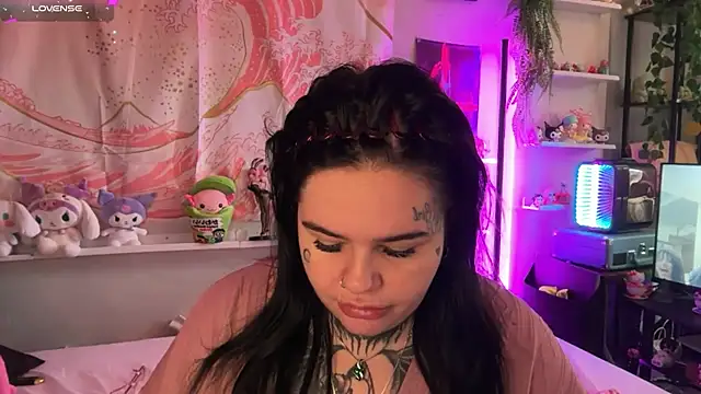 Snapshot of BigBootyHolly chatting on 07-20-26, 12:51 BigBootyHolly online show from 07-20-26, 12:51