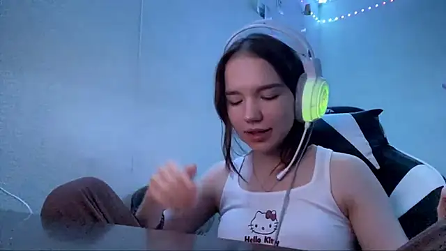 FewerCadre online show from 05-20-26, 06:03