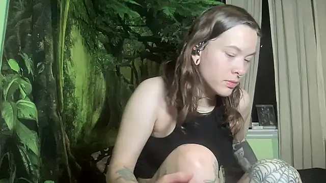 mo0ngoddess online show from 12-05-25, 05:05