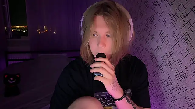 Snapshot of Hirtay chatting on 06-17-26, 07:04 Hirtay online show from 06-17-26, 07:04