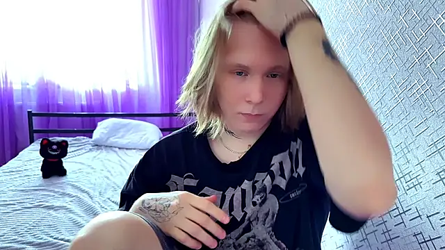 Snapshot of Hirtay chatting on 06-18-26, 09:14 Hirtay online show from 06-18-26, 09:14