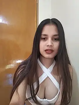 Snapshot of Adrianahearth chatting on 05-19-26, 03:24 Adrianahearth online show from 05-19-26, 03:24