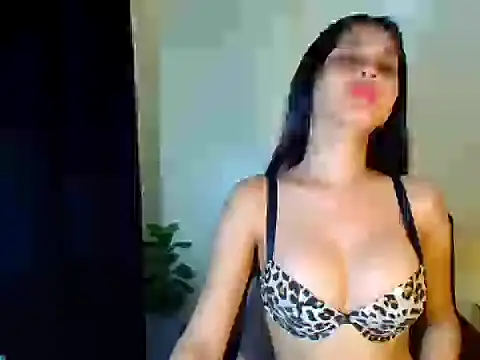 Snapshot of Adrianahearth chatting on 06-18-26, 10:30 Adrianahearth online show from 06-18-26, 10:30