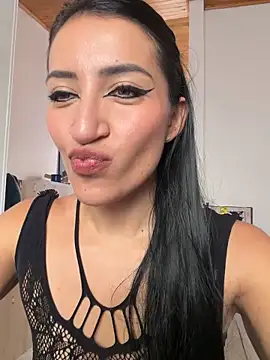 Snapshot of Charlottee01- chatting on 06-08-26, 07:36 Charlottee01- online show from 06-08-26, 07:36
