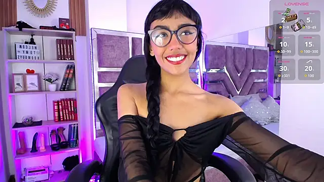 Snapshot of Violett_Gardenn chatting on 06-10-26, 11:31 Violett Gardenn online show from 06-10-26, 11:31
