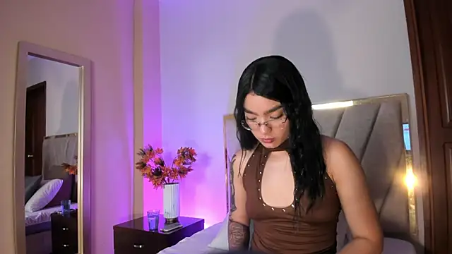Snapshot of VenusStonee chatting on 05-13-26, 11:40 VenusStonee online show from 05-13-26, 11:40