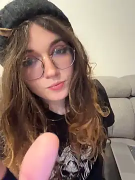 Snapshot of cutypiefull chatting on 05-15-26, 11:01 cutypiefull online show from 05-15-26, 11:01