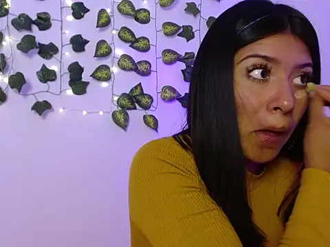 Snapshot of melanie_18_ chatting on 06-11-26, 10:52 melanie 18 online show from 06-11-26, 10:52