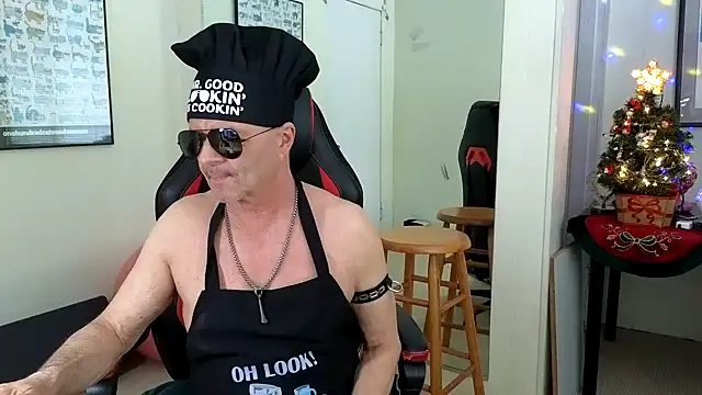Snapshot of hotdadbod chatting on 12-27-24, 09:32 hotdadbod online show from 12-27-24, 09:32