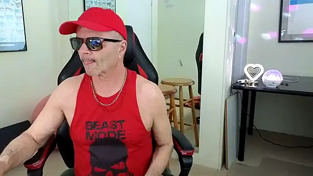 Snapshot of hotdadbod chatting on 12-30-24, 09:19 hotdadbod online show from 12-30-24, 09:19